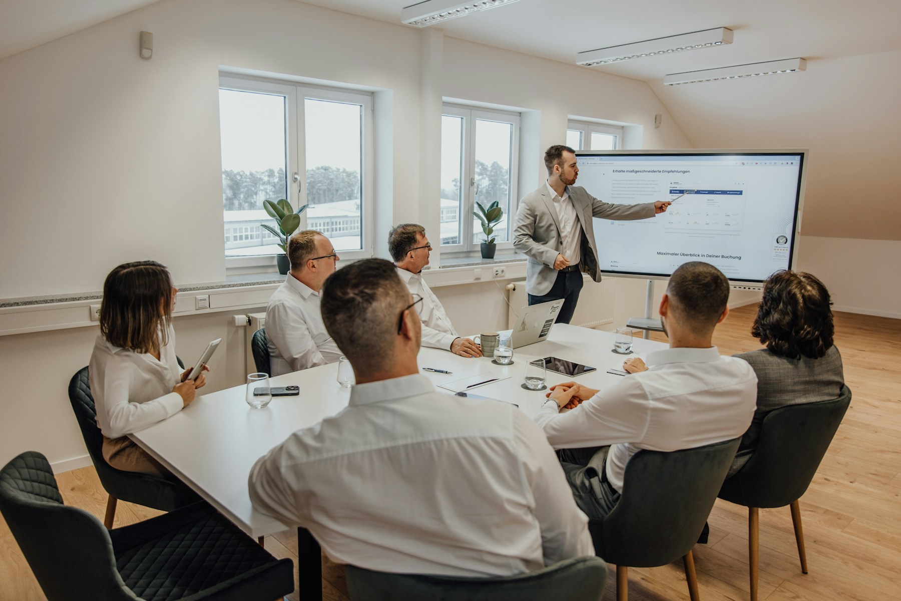 Equipo participando en una capacitación empresarial
